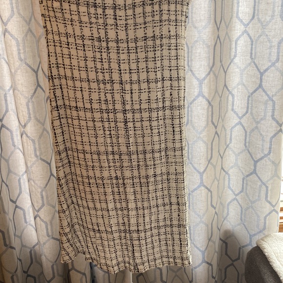 Apt 9 XL sleeveless top. - Picture 2 of 7